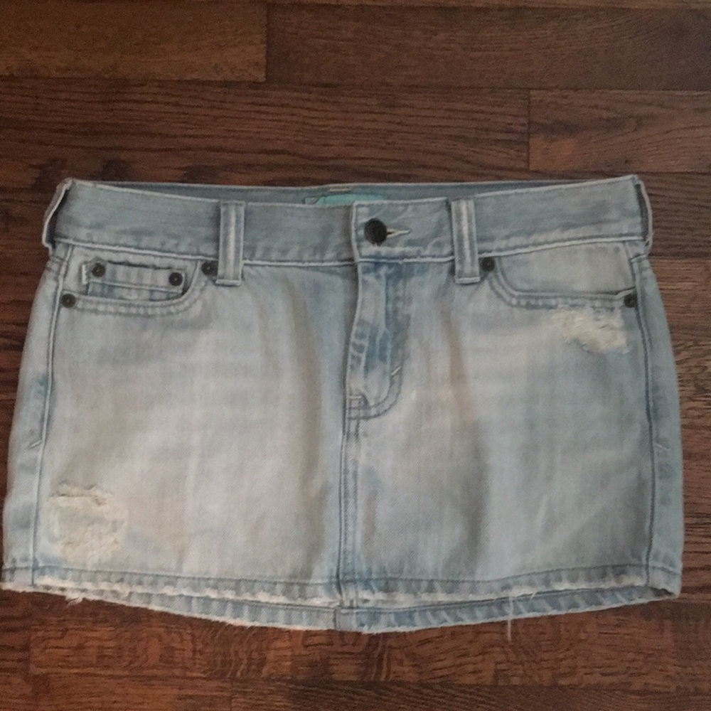 Hollister. Denim skirt. Size 1.